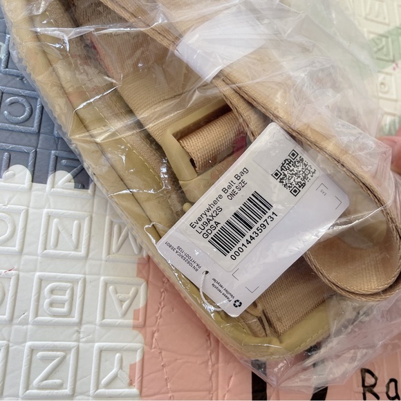 Everywhere Belt Bag - Picture 8 of 8